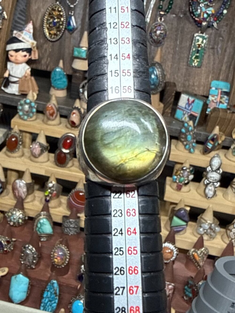 Chunky Labradorite statement ring - Picture 7 of 9